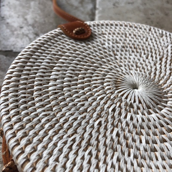 Woven Wicker Rattan Round Circle Bag - Picture 3 of 5